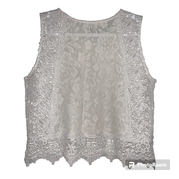 SANS SOUCI Lace Crochet Sleeveless Crop - Picture 2 of 5